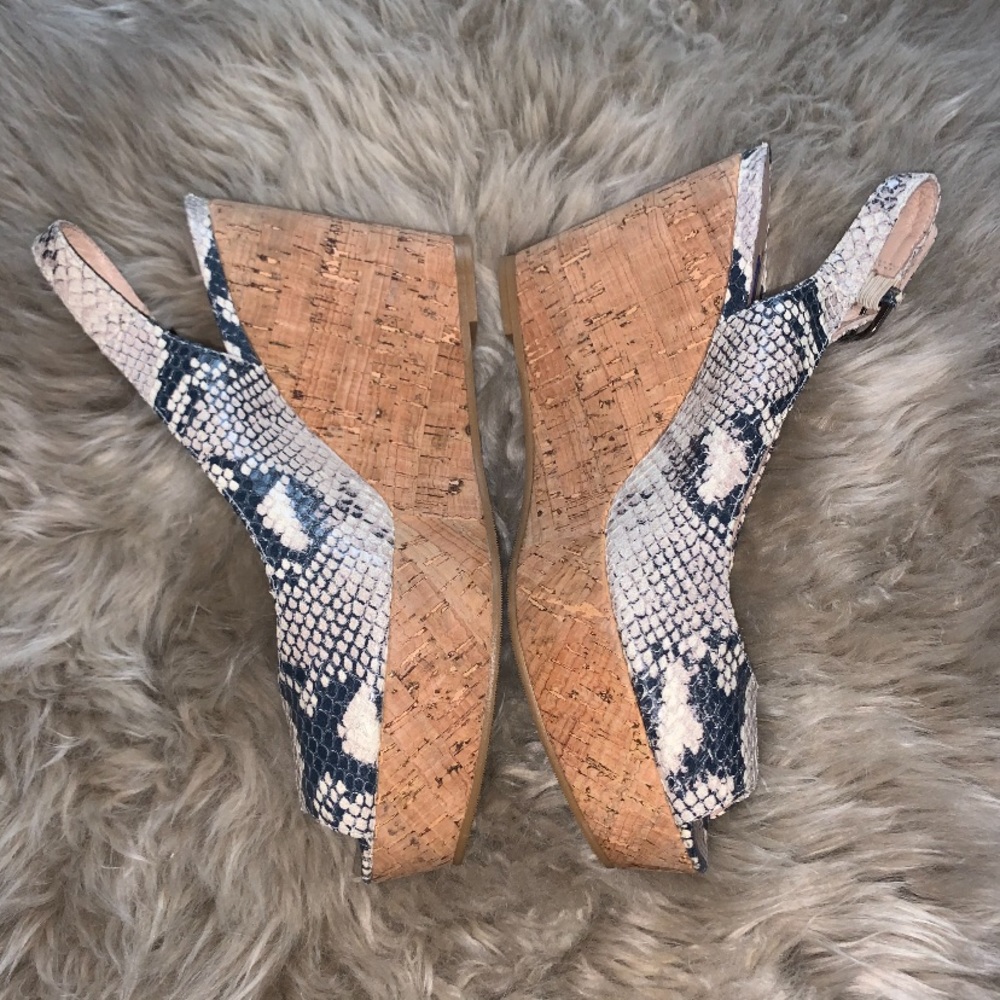 NEW  Stuart Weitzman python printed Jean wedge - Picture 4 of 9